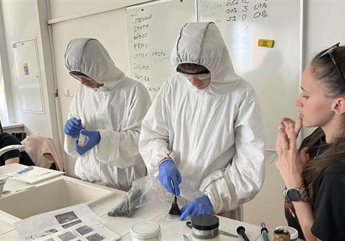 HODINY MODERNÍ CHEMIE